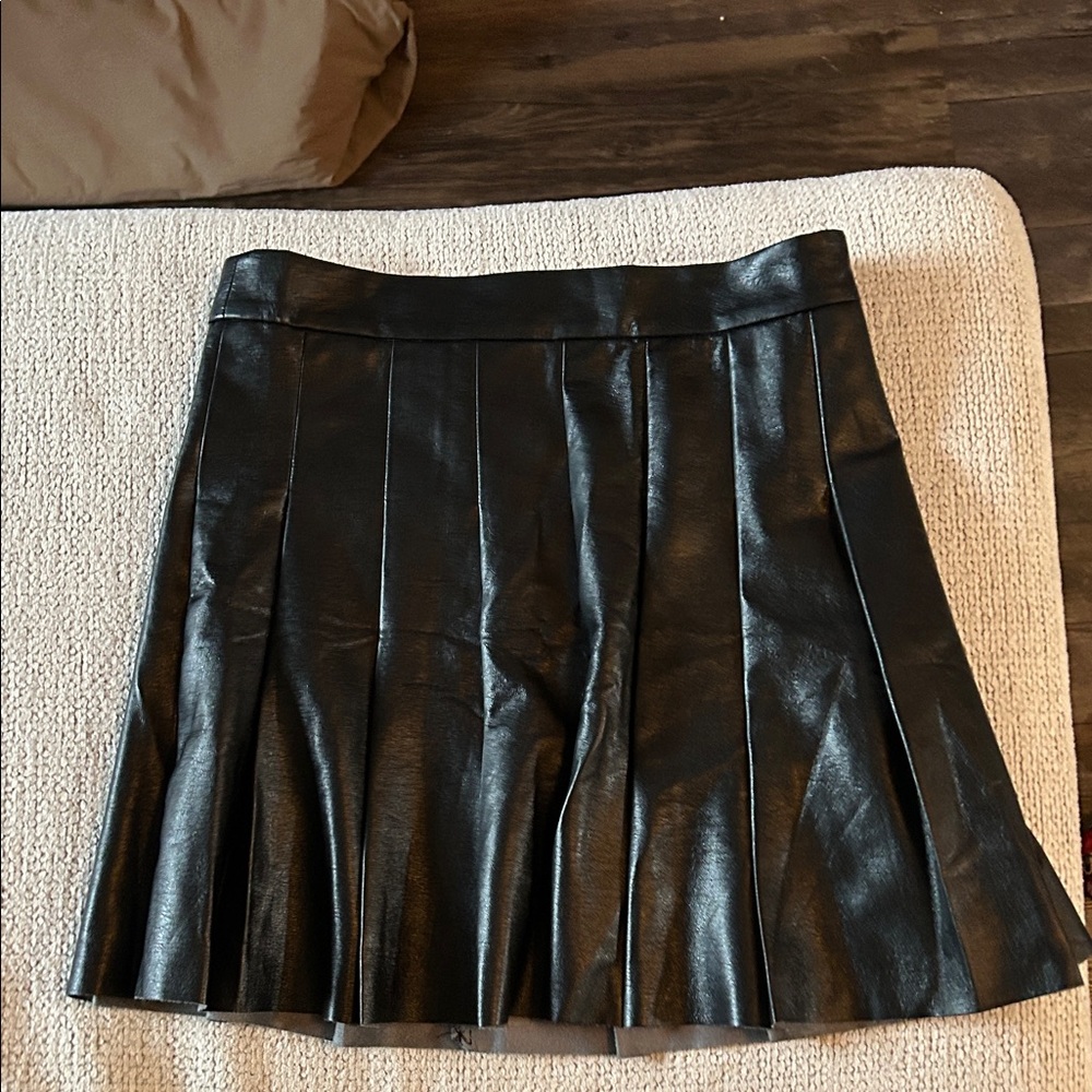 Sunday Best/Aritzia Black Pleated Leather Skirt Size 8